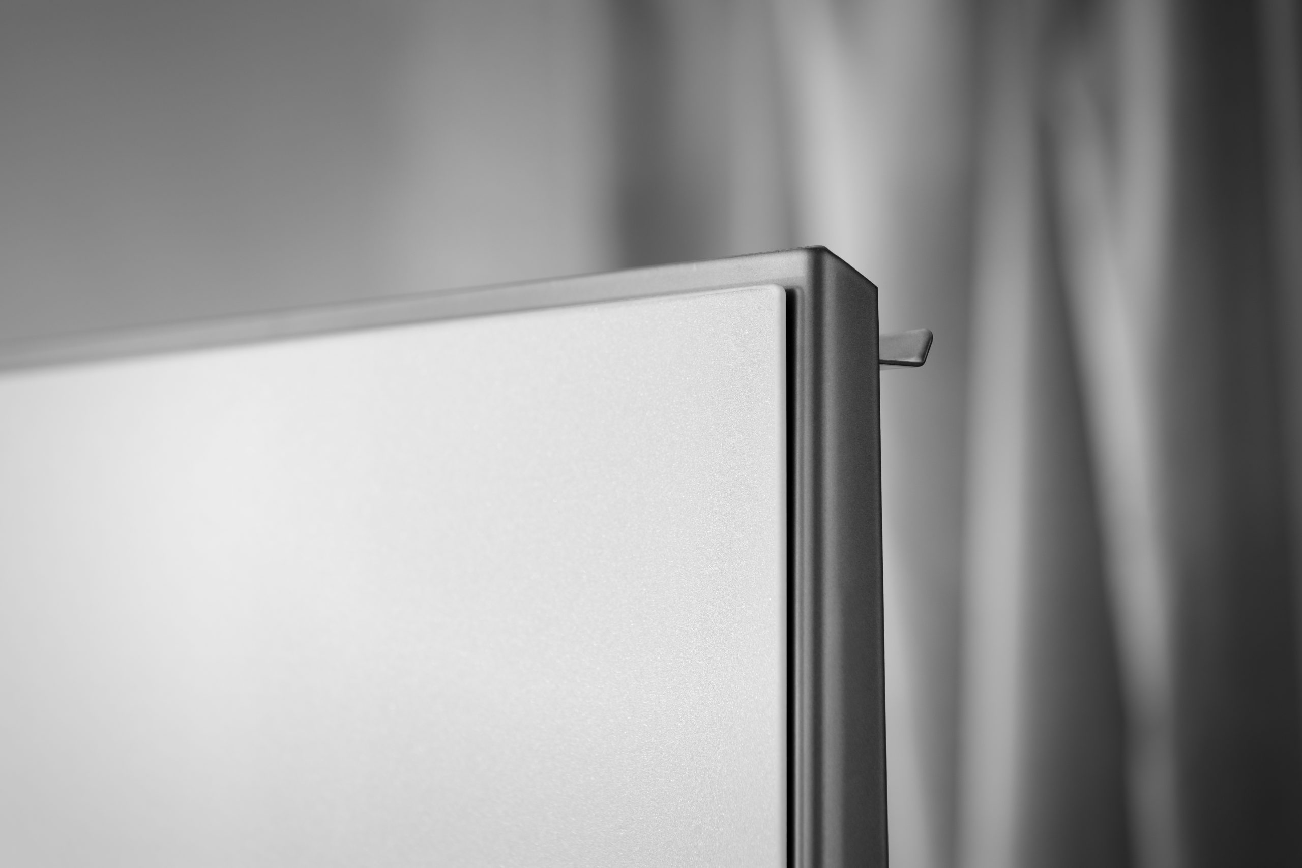 CHAT-BOARD-Mobile-Silver-top-detail-scaled.jpg